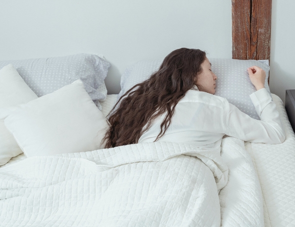 Is het slecht voor je gezondheid om op je buik te slapen?