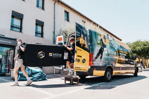 M line matrassen volgen Team Jumbo-Visma van hotel naar hotel